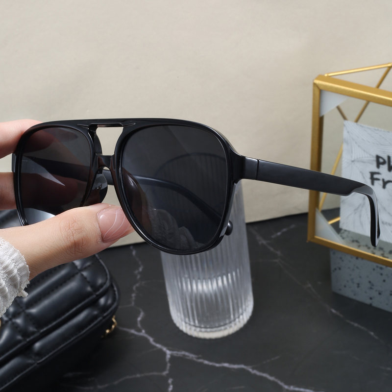 Kacamata Hitam Fashion Uniseks - Mens Fashion In The 90S ulasan dan harga
